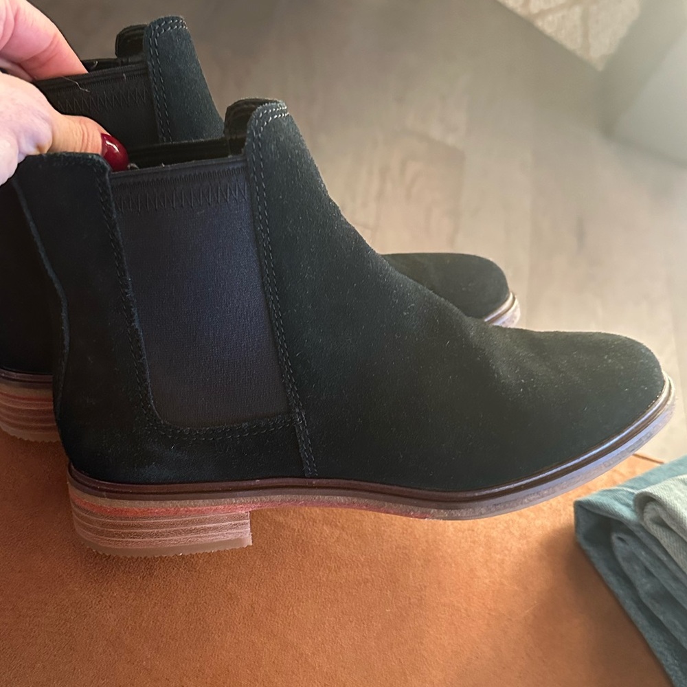 Clark’s black suede Chelsea boot